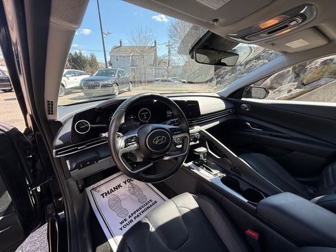 Used 2023 Hyundai Elantra Limited image 14