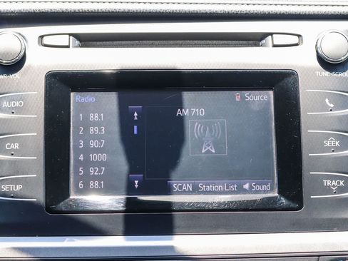 Used 2015 Toyota Highlander LE FWD image 14