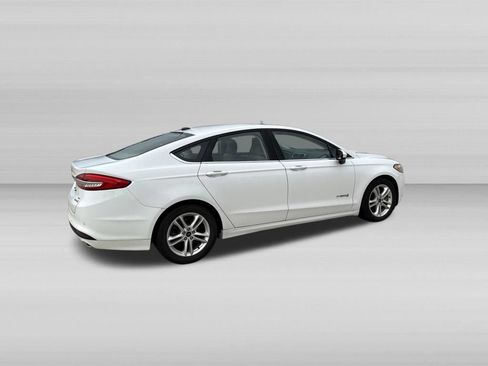 Used 2018 Ford Fusion SE FWD image 4