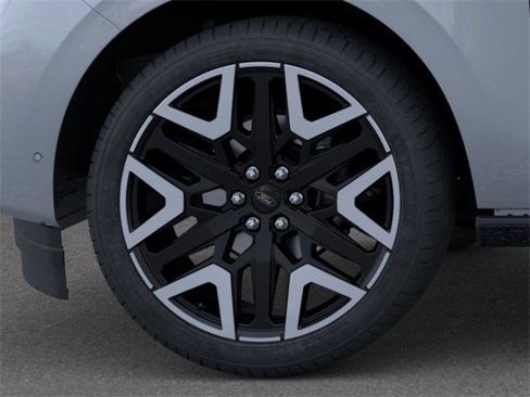 New 2025 Ford Expedition Platinum w/ Platinum Ultimate Package image 19