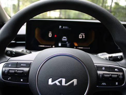 New 2026 Kia K5 LXS image 25