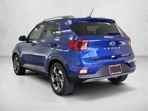 Certified 2025 Hyundai Venue Limited FWD image 8
