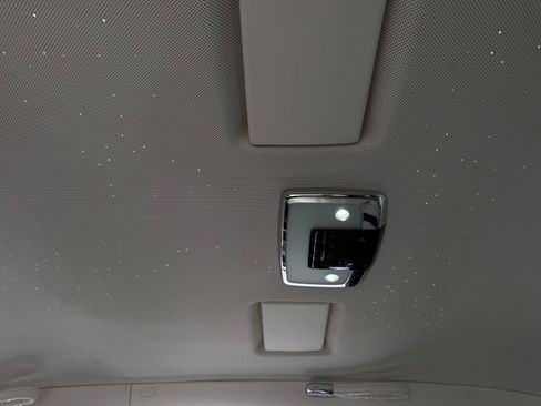 Used 2022 Rolls-Royce Phantom Sedan RWD image 40