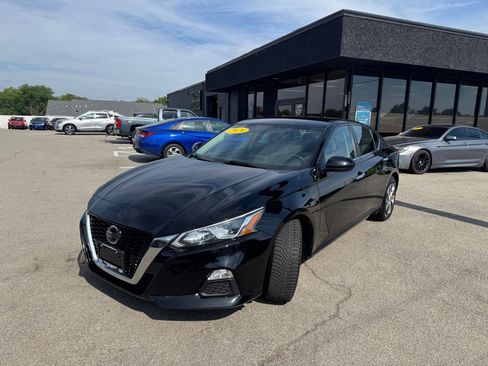 Used 2020 Nissan Altima 2.5 S FWD image 3