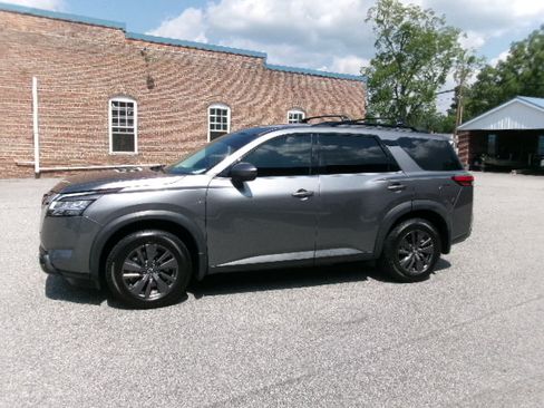 Used 2022 Nissan Pathfinder SV AWD/4WD image 6