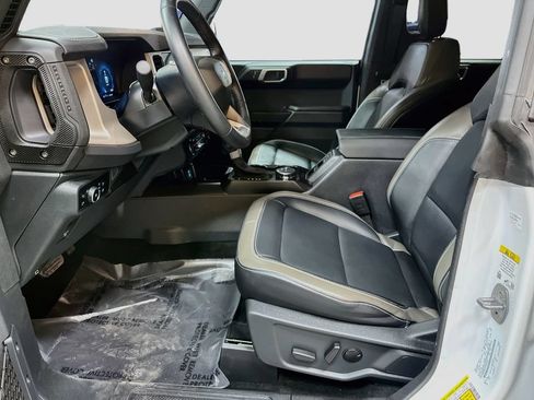 Used 2025 Ford Bronco Outer Banks AWD/4WD image 21