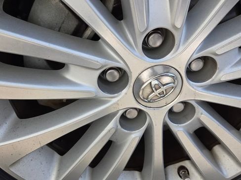 Used 2014 Toyota Avalon Limited w/ Technology Package FWD image 8