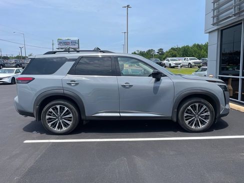 Used 2026 Nissan Pathfinder Platinum w/ Accent Package AWD/4WD image 1