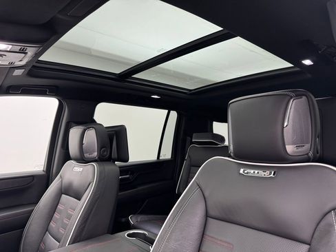 Used 2025 GMC Yukon XL AT4 Ultimate w/ LPO, Illumination Package AWD/4WD image 5
