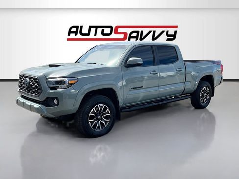 Used 2022 Toyota Tacoma TRD Sport w/ Technology Package image 3