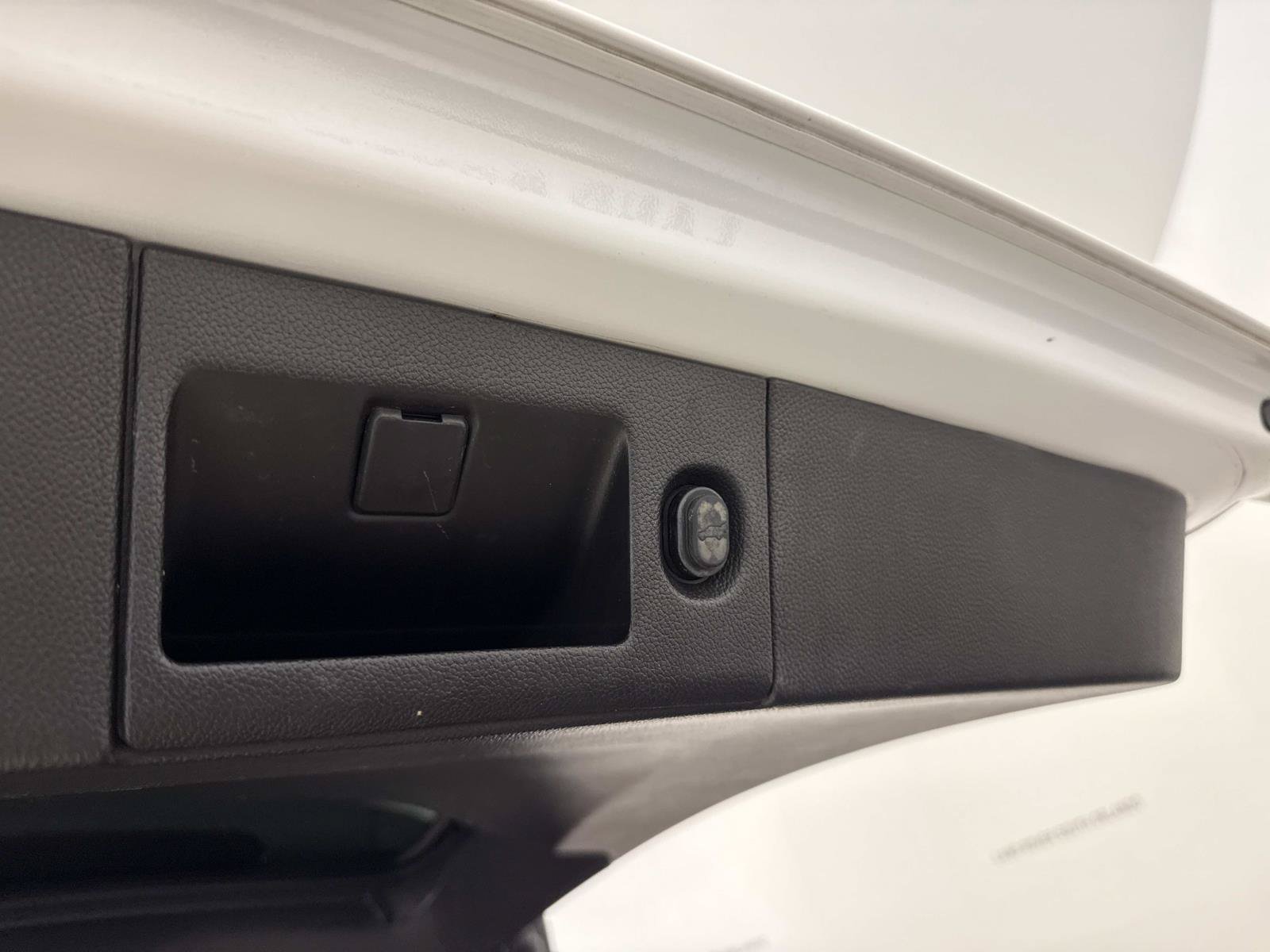 Used 2016 Cadillac Escalade 2WD image 11