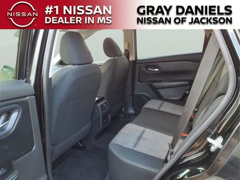 Used 2024 Nissan Rogue SV image 27