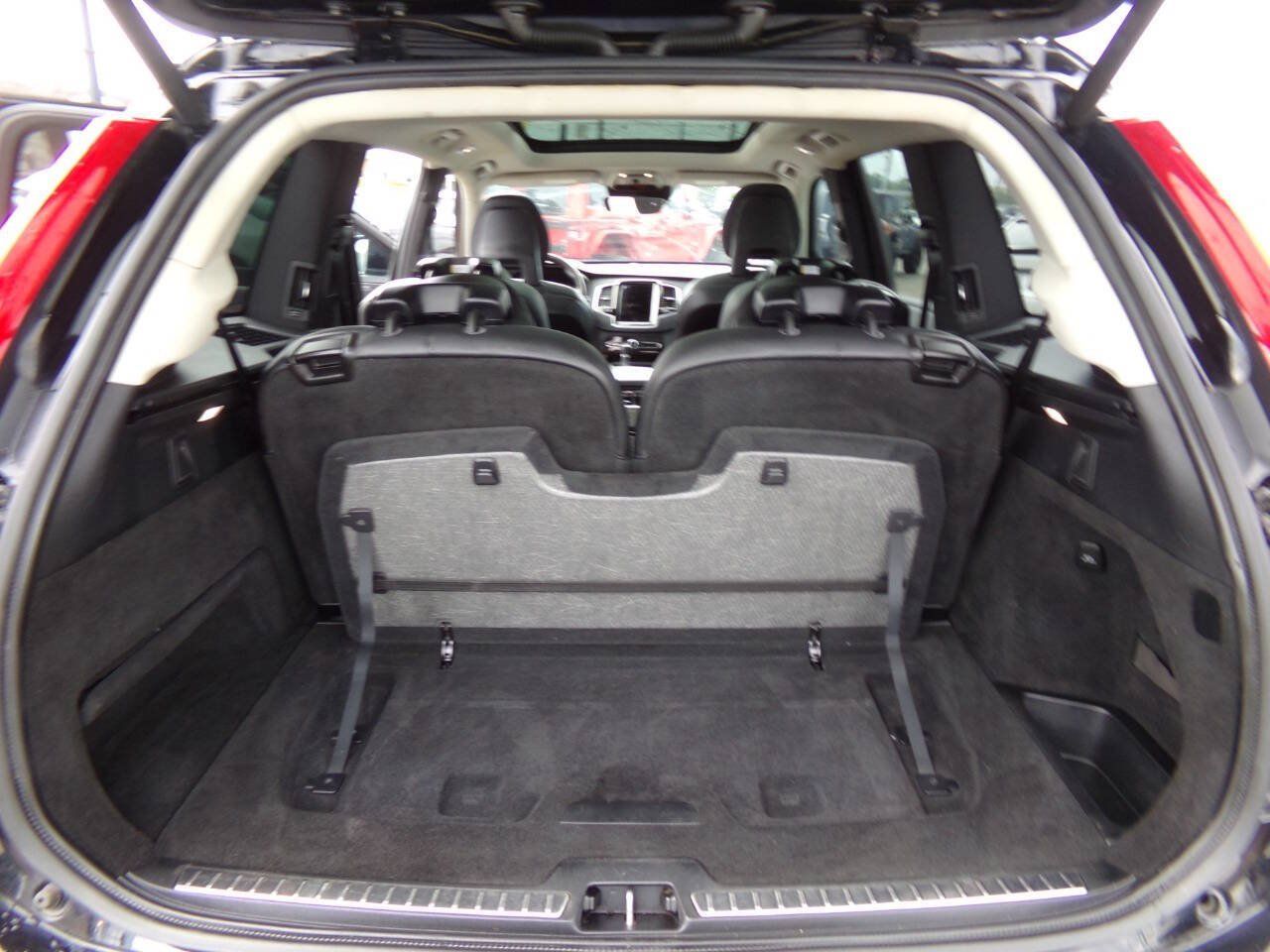 Used 2016 Volvo XC90 T6 Momentum w/ Momentum Plus Package AWD/4WD image 17