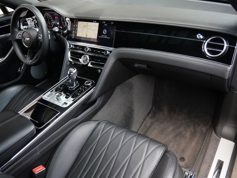 Used 2022 Bentley Flying Spur V8 AWD/4WD image 2