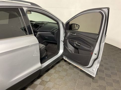 Used 2018 Ford Escape SE w/ SE Sync 3 Package image 32