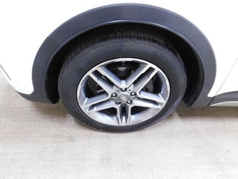 Used 2017 Hyundai Santa Fe Limited image 4