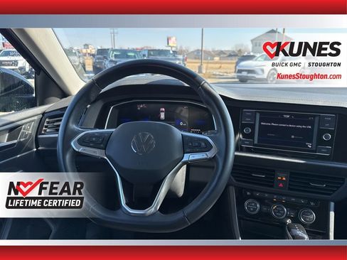 Used 2024 Volkswagen Jetta SE image 39