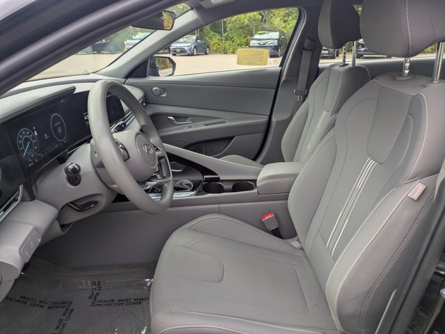 Used 2024 Hyundai Elantra Blue FWD image 17