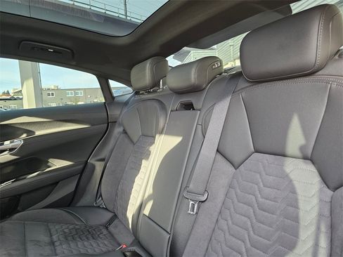 Used 2022 Audi e-tron GT Premium Plus image 19