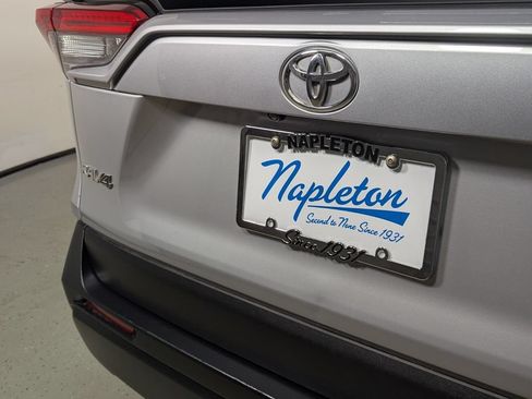 Used 2025 Toyota RAV4 XLE FWD image 9
