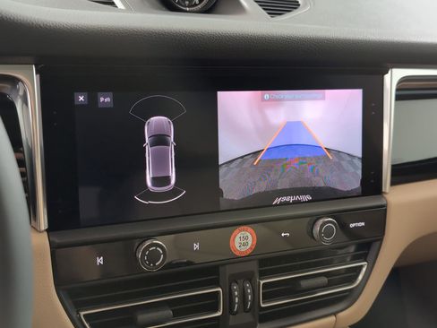 Certified 2026 Porsche Macan image 28