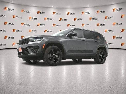 Used 2022 Jeep Grand Cherokee Altitude AWD/4WD image 35