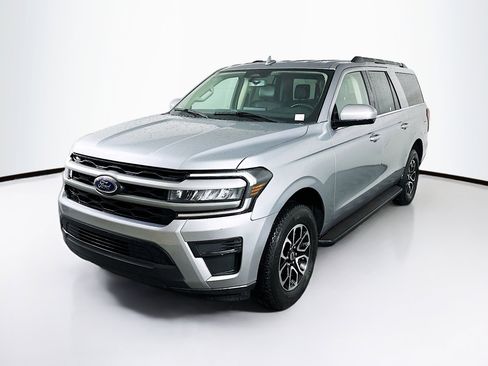 Used 2024 Ford Expedition Max XLT image 3