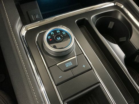 Used 2022 Ford Expedition XLT image 13