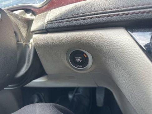 Used 2017 Chrysler Pacifica Limited FWD image 27