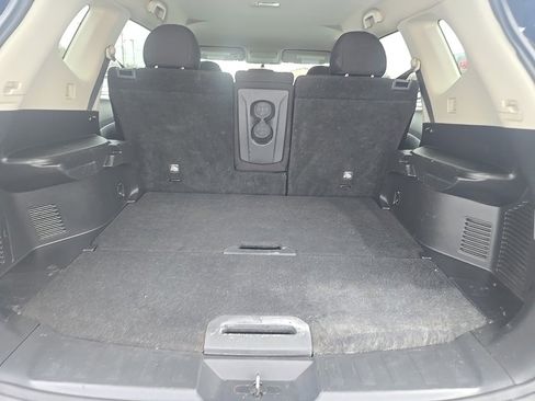 Used 2018 Nissan Rogue SV w/ Premium Package image 33