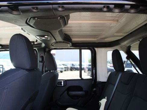 Used 2022 Jeep Wrangler Unlimited Sport AWD/4WD image 36