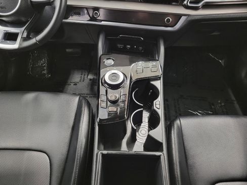 Used 2025 Kia Sportage EX image 17