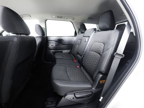 Used 2025 Nissan Pathfinder SV AWD/4WD image 19