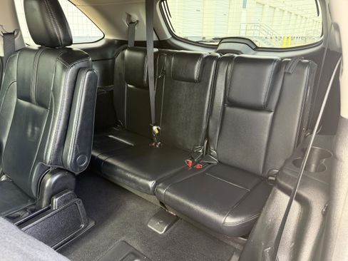 Used 2017 Toyota Highlander SE w/ Carpet Mat Package AWD/4WD image 31