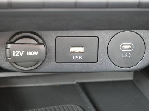 Certified 2025 Hyundai Elantra Sport image 28