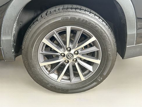 Used 2018 Toyota Highlander XLE FWD image 11