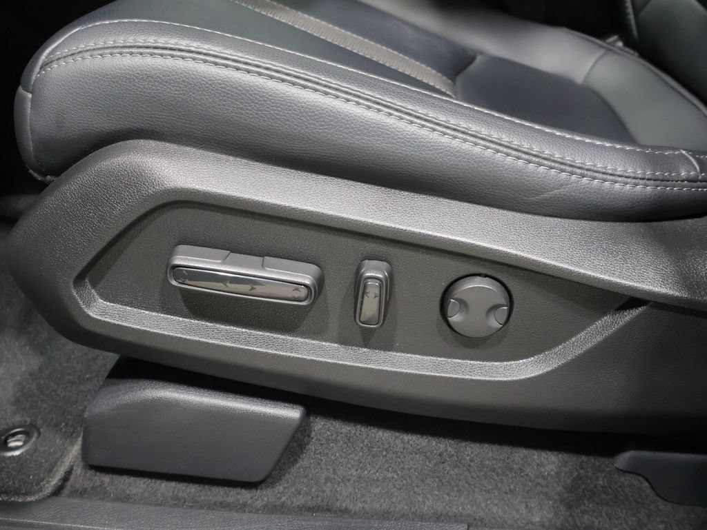 Used 2025 Honda Pilot EX-L image 11