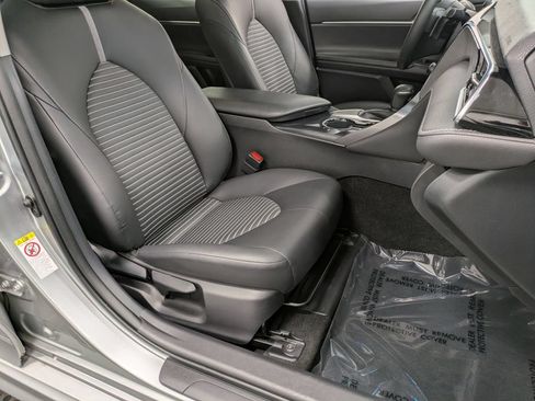 Used 2018 Toyota Camry SE FWD image 29