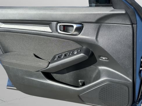 Used 2025 Honda Civic Sport image 17