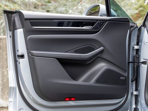 New 2025 Porsche Macan Electric image 23