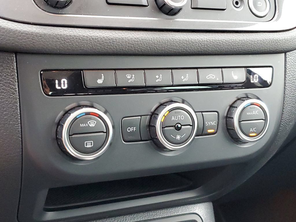 Used 2013 Volkswagen Tiguan SEL FWD image 26
