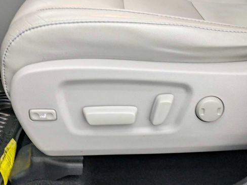 Used 2018 Toyota Highlander XLE image 18