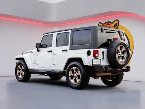 Used 2016 Jeep Wrangler Unlimited Sahara w/ Connectivity Group image 7