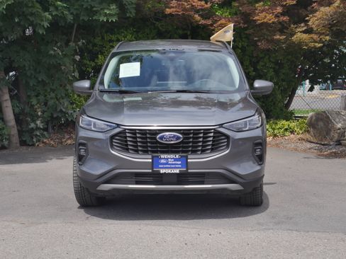 Certified 2025 Ford Escape Platinum AWD/4WD image 28