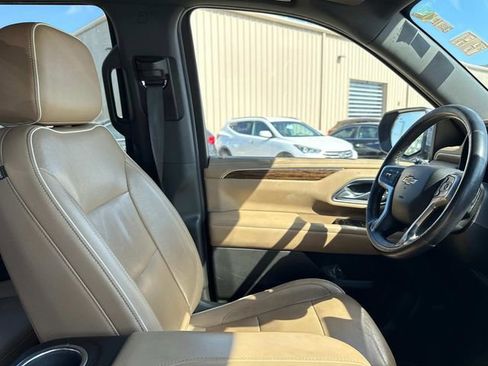 Used 2021 Chevrolet Tahoe Premier w/ Premium Package image 18