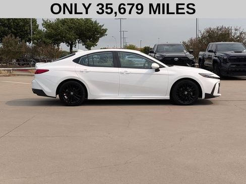 Used 2025 Toyota Camry SE FWD image 4