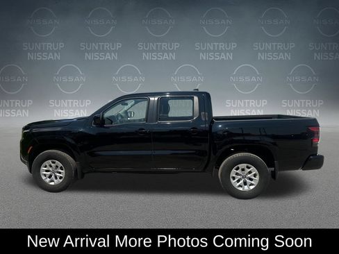 Used 2024 Nissan Frontier SV AWD/4WD image 2