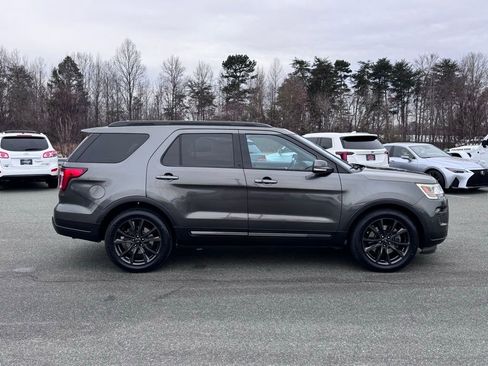 Used 2018 Ford Explorer XLT w/ Equipment Group 202A image 8
