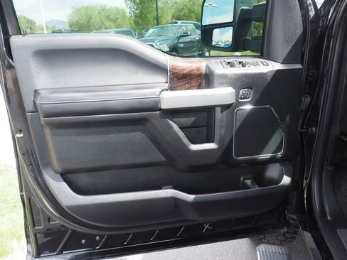 Used 2017 Ford F250 Platinum w/ FX4 Off-Road Package AWD/4WD image 14