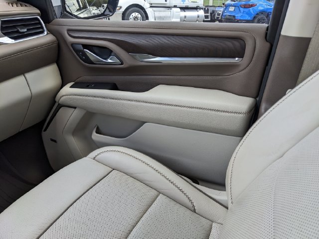 Used 2023 GMC Yukon XL Denali RWD image 19